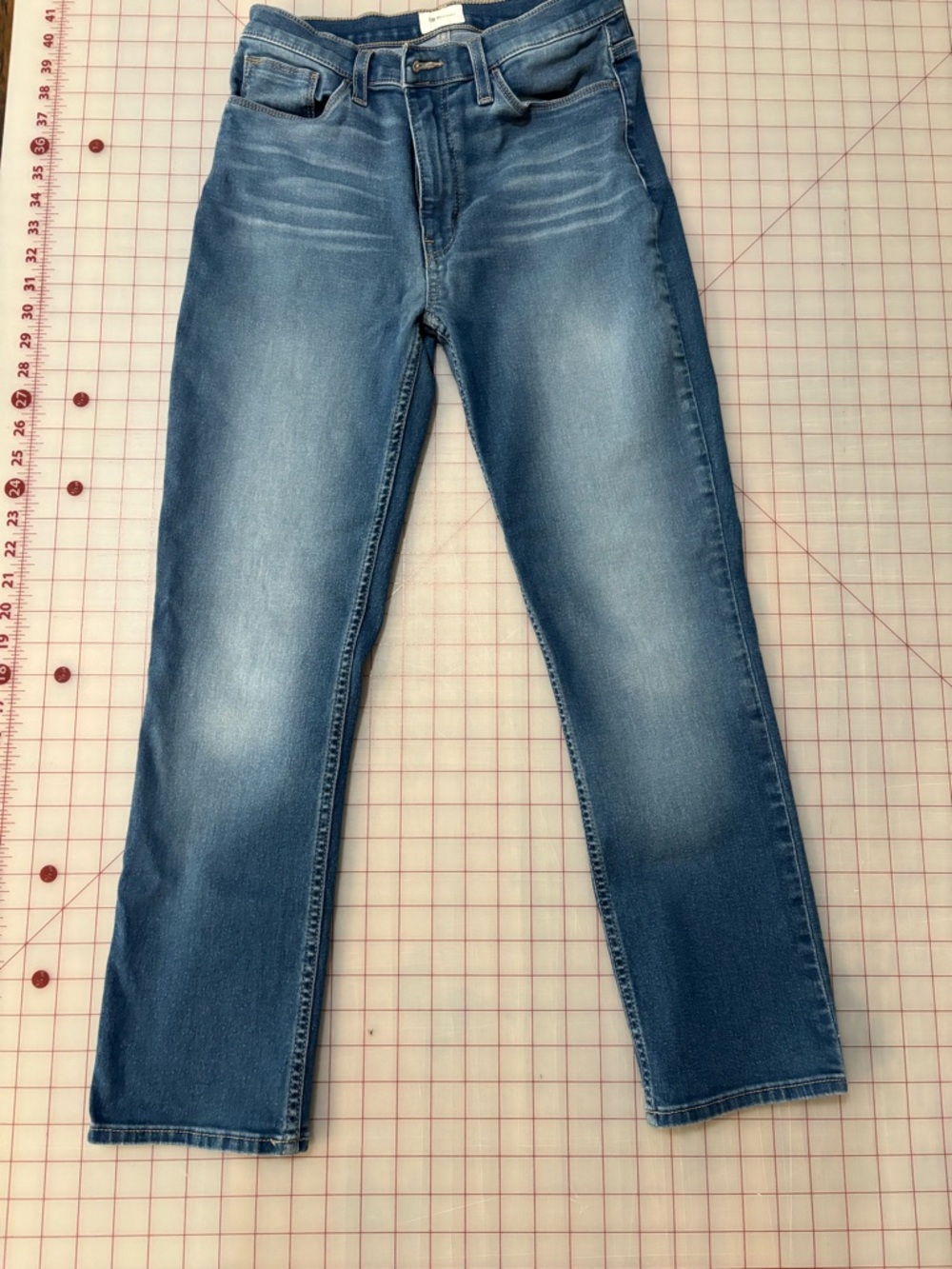 HUDSON
Classic Mid-Blue Straight Leg Jeans - Picture 4 of 6